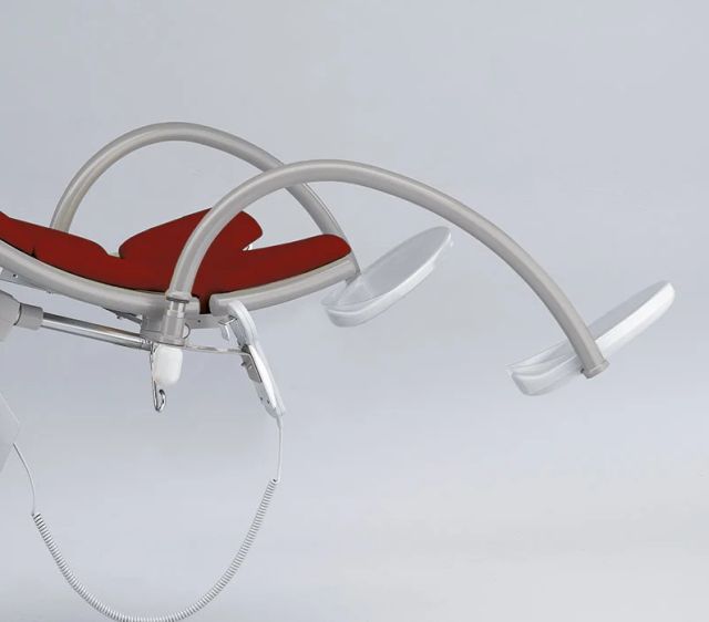  Ein Paar Fußstützen mit Handgriffbügel (für arco 100 / 200)