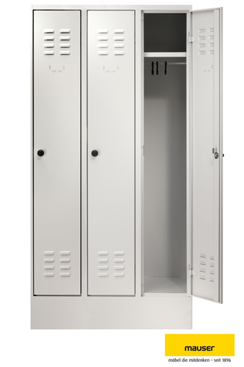 Garderobenschrank auf Sockel